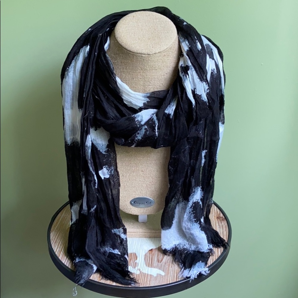 Black & white light scarf